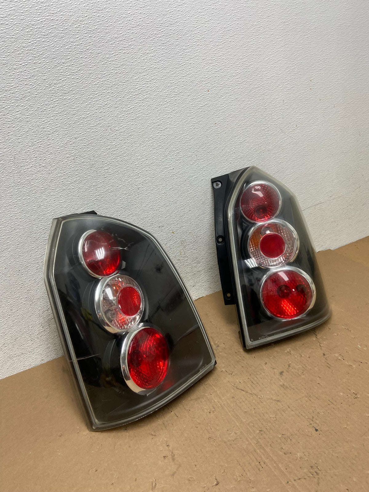 2005 to 2009 Hyundai Tucson Left+Right Side Black Tail Lights AD8052 DG2