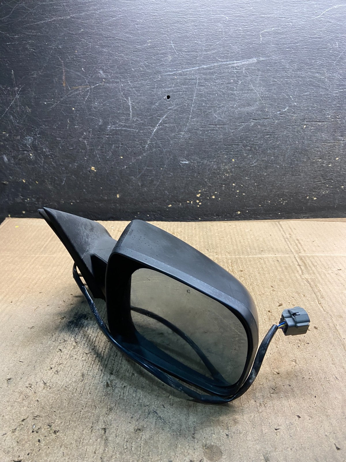 2004-2012 Mitsubishi Galant Right passenger  RH View Door Mirror OEM Z0490 MS10