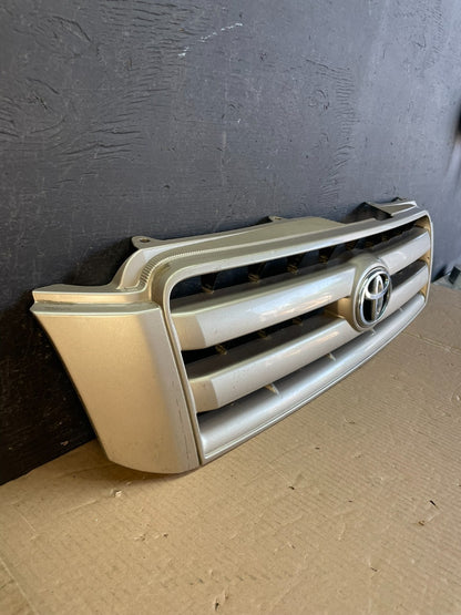 2001 - 2003 Toyota Highlander Front Upper Grille Grill With Emblem AE3746 DG2