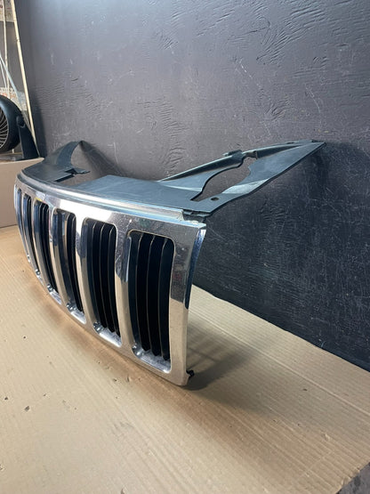 2005 2006 2007 Jeep Grand Cherokee Front Upper Grill Grille AE8701 DG1