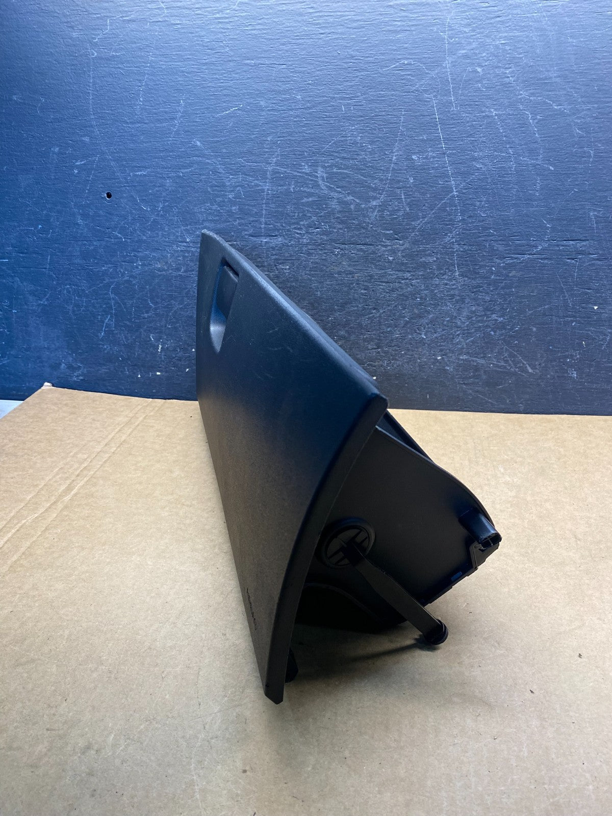 2016 to 2020 Chevrolet Malibu Right Passenger Side Glove Box AH6970 DG2