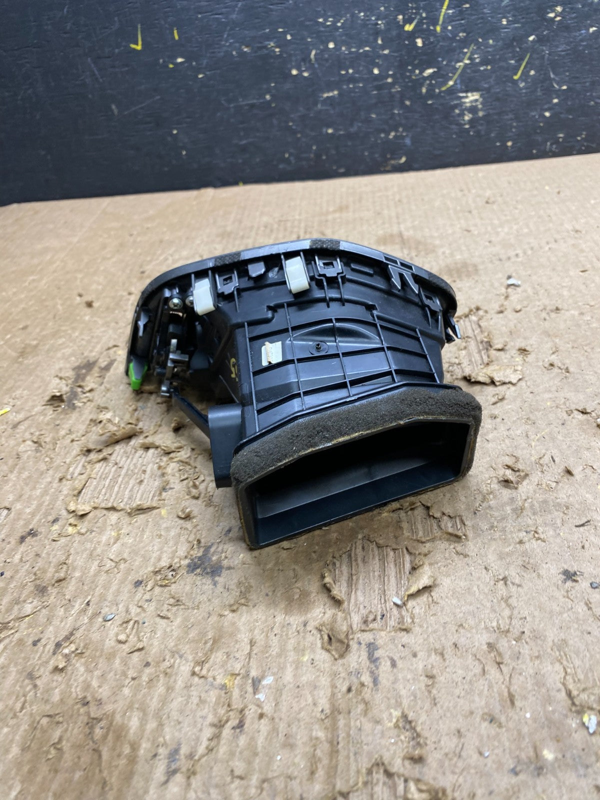 2013 to 2016 Hyundai Santa Fe Dashboard Center Right AC Air Heater Vent Z9655 DG5