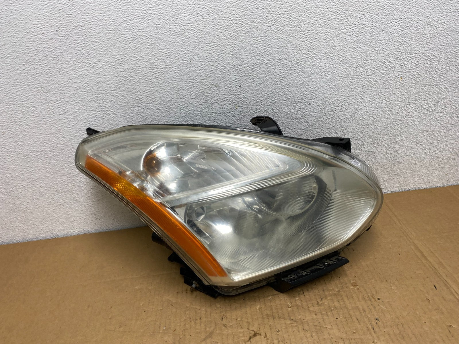 2009-2013 Nissan Rogue Right Passenger Xenon HID Headlight AC7609 DW0