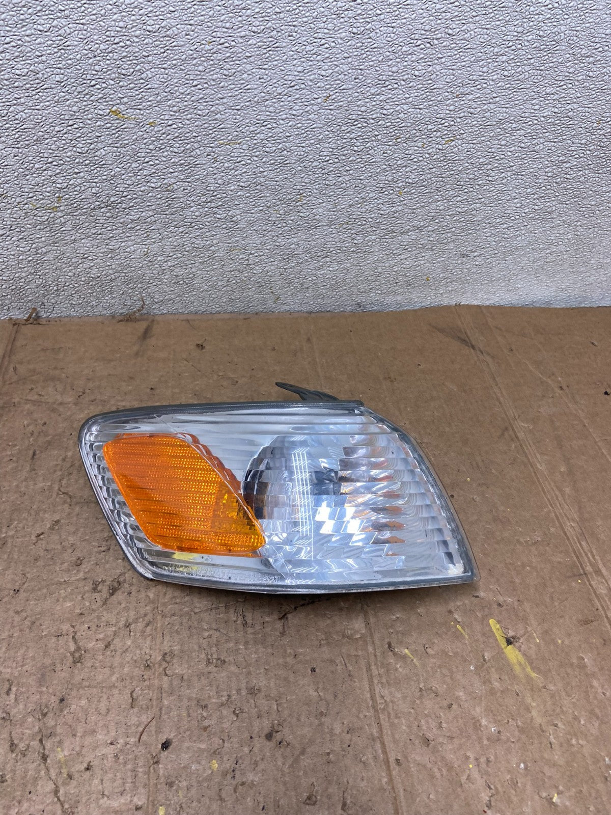 2000 - 2001 Toyota Camry Front Right Passenger RH Turn Signal Oem AA35600