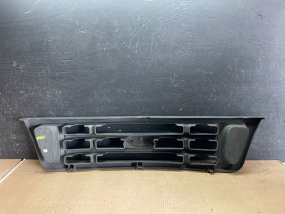 2003 to 2007 Ford Econoline E150 E250 E350 Front Grille Grille L9197 OEM DG7