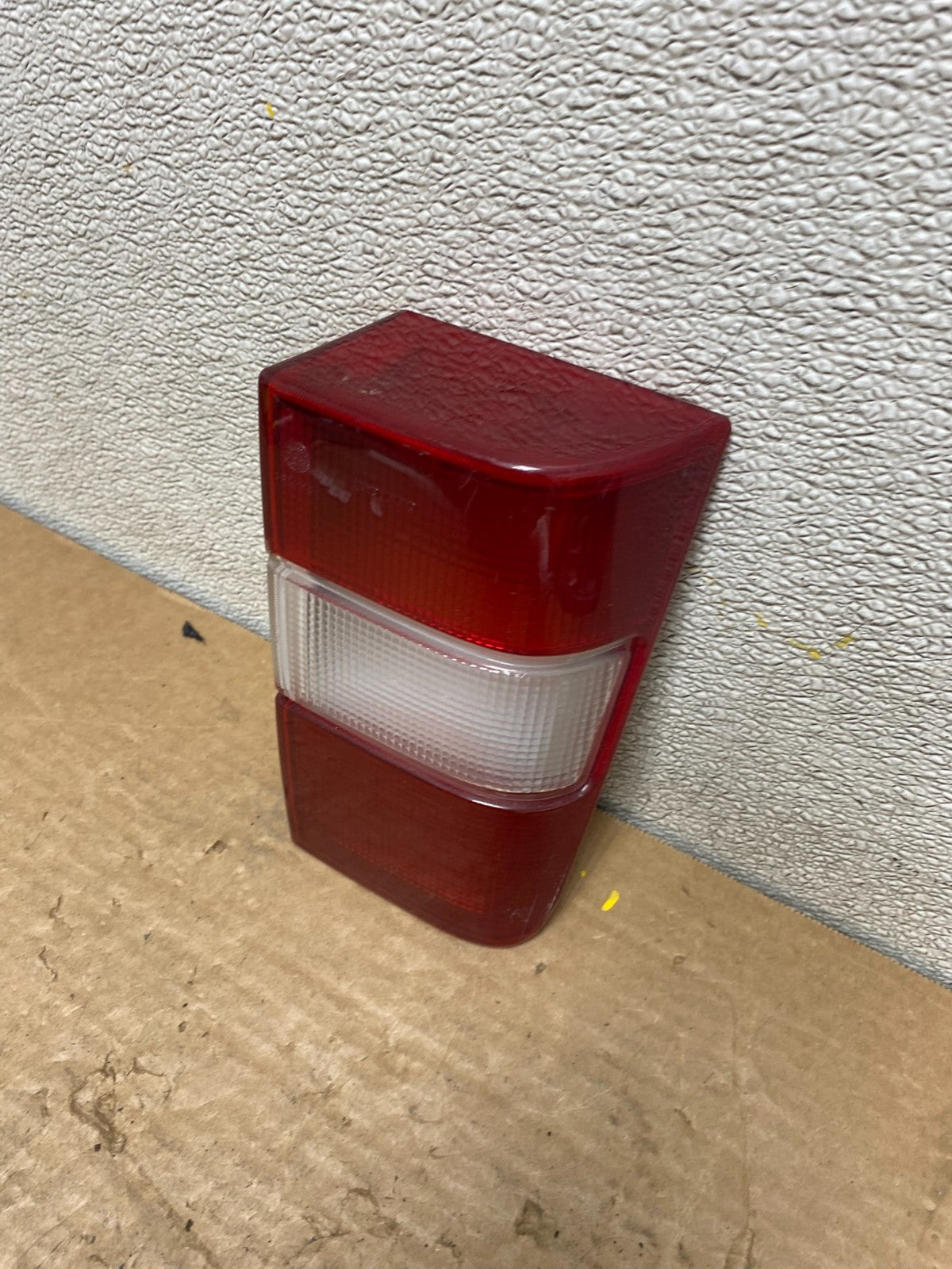 1993 to 1994 Volvo 850 SEDAN Left Driver Side Tail Light Inner Z30101