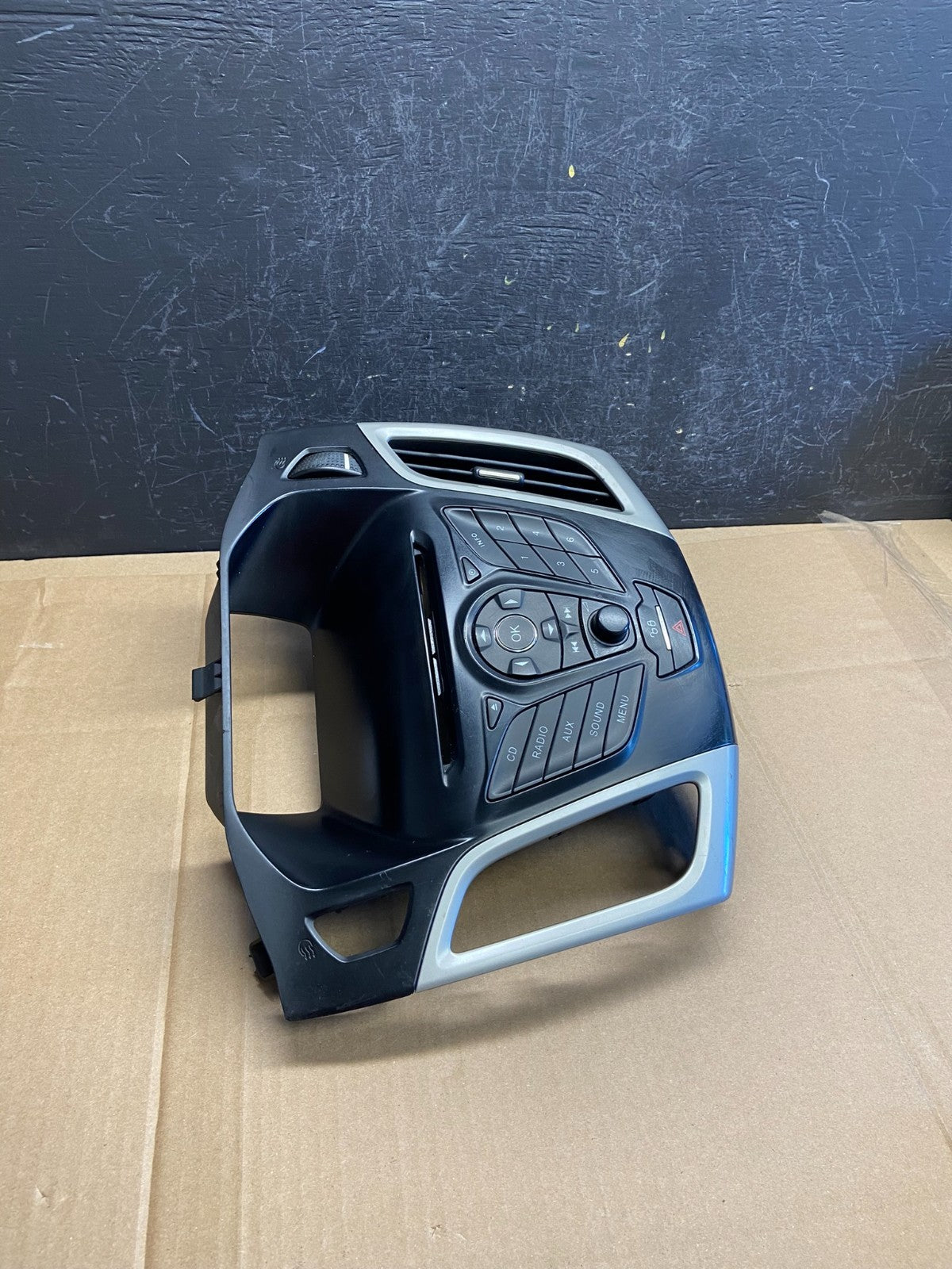 2012 to 2014 Ford Focus Radio Control Panel Trim w/ Bezel AD2039 DG1