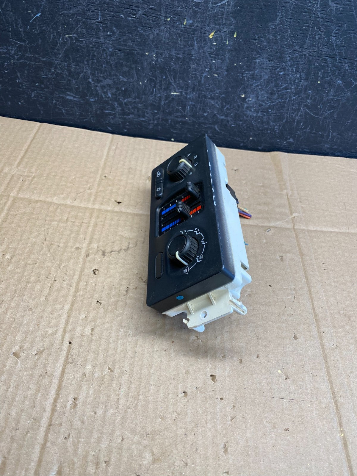 2003 to 2006 Chevrolet Silverado HVAC Heater Climate Control Module AC9422 DG2