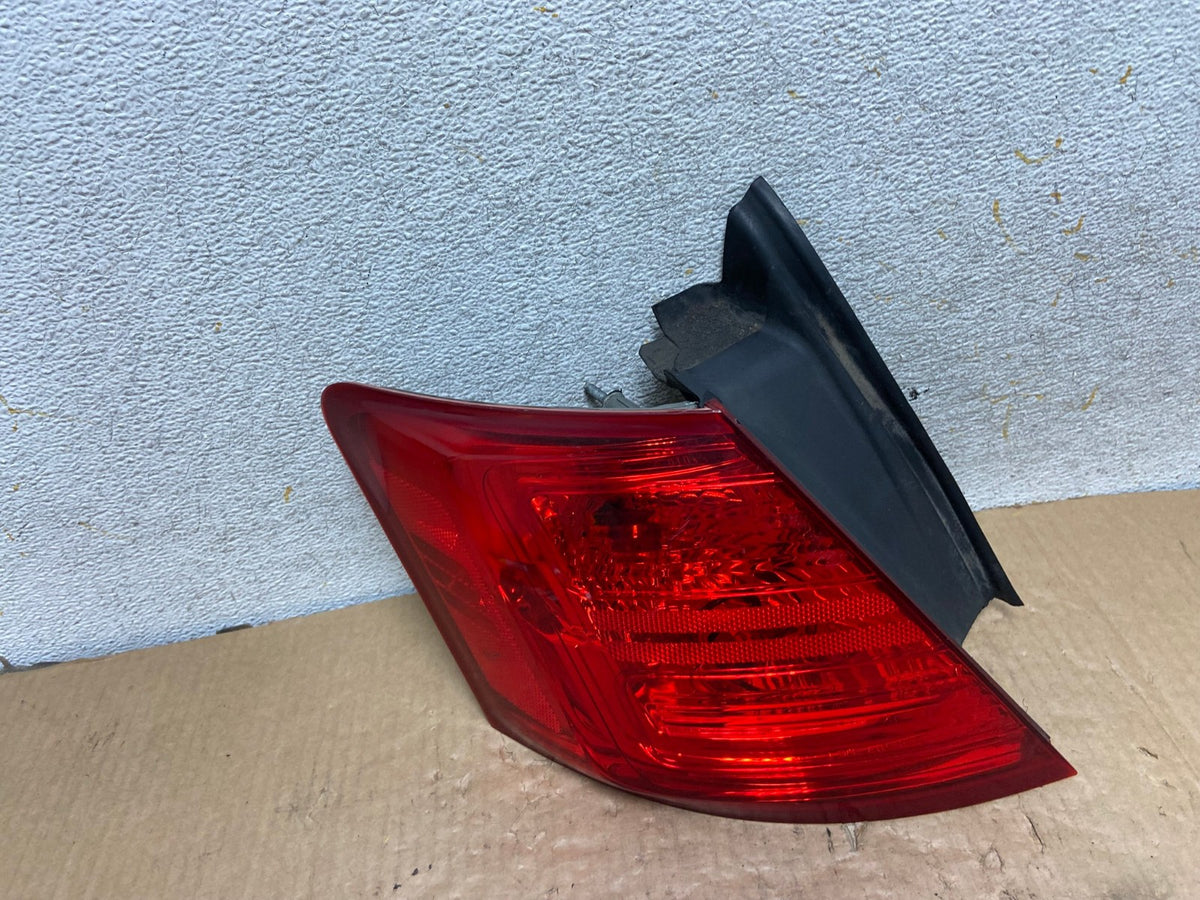 2014 to 2018 Ford Taurus Interceptor Left Driver LH Side Tail Light AI8037 LK0