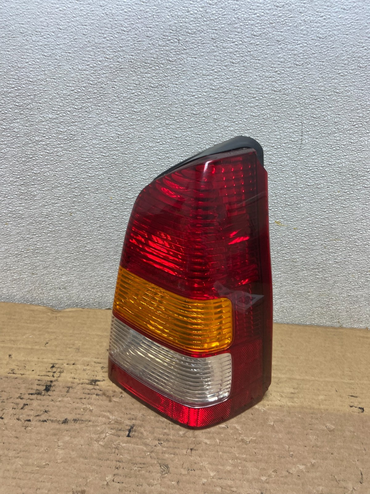 2001 2002 2003 2004 Mazda Tribute Right Passenger Rh Tail Light OEM AB5305 LK0