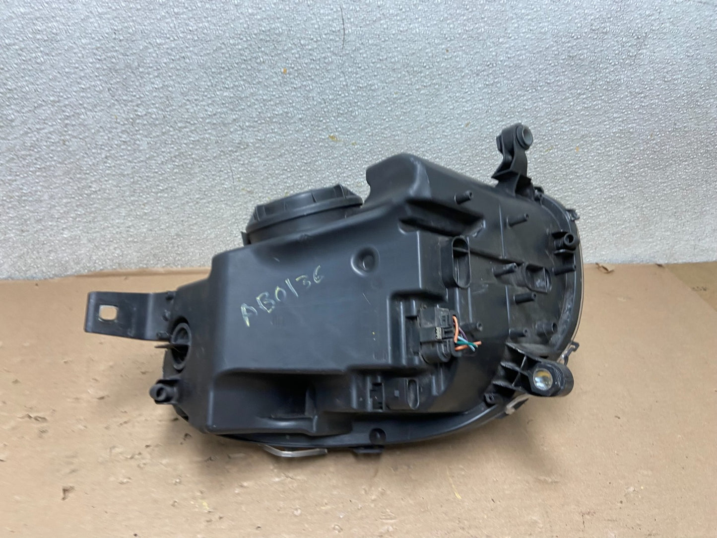 Halogen 2006 2010 Mercedes W251 R-Class Left Driver LH Headlight OEM AB0136 DW6