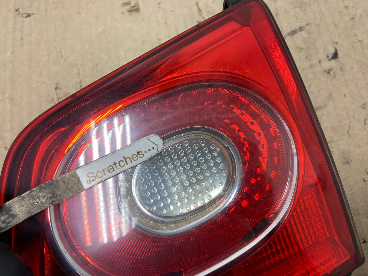 2009-2011 Volkswagen Tiguan Right Passenger Side Inner Tail Light AH6947 LK3
