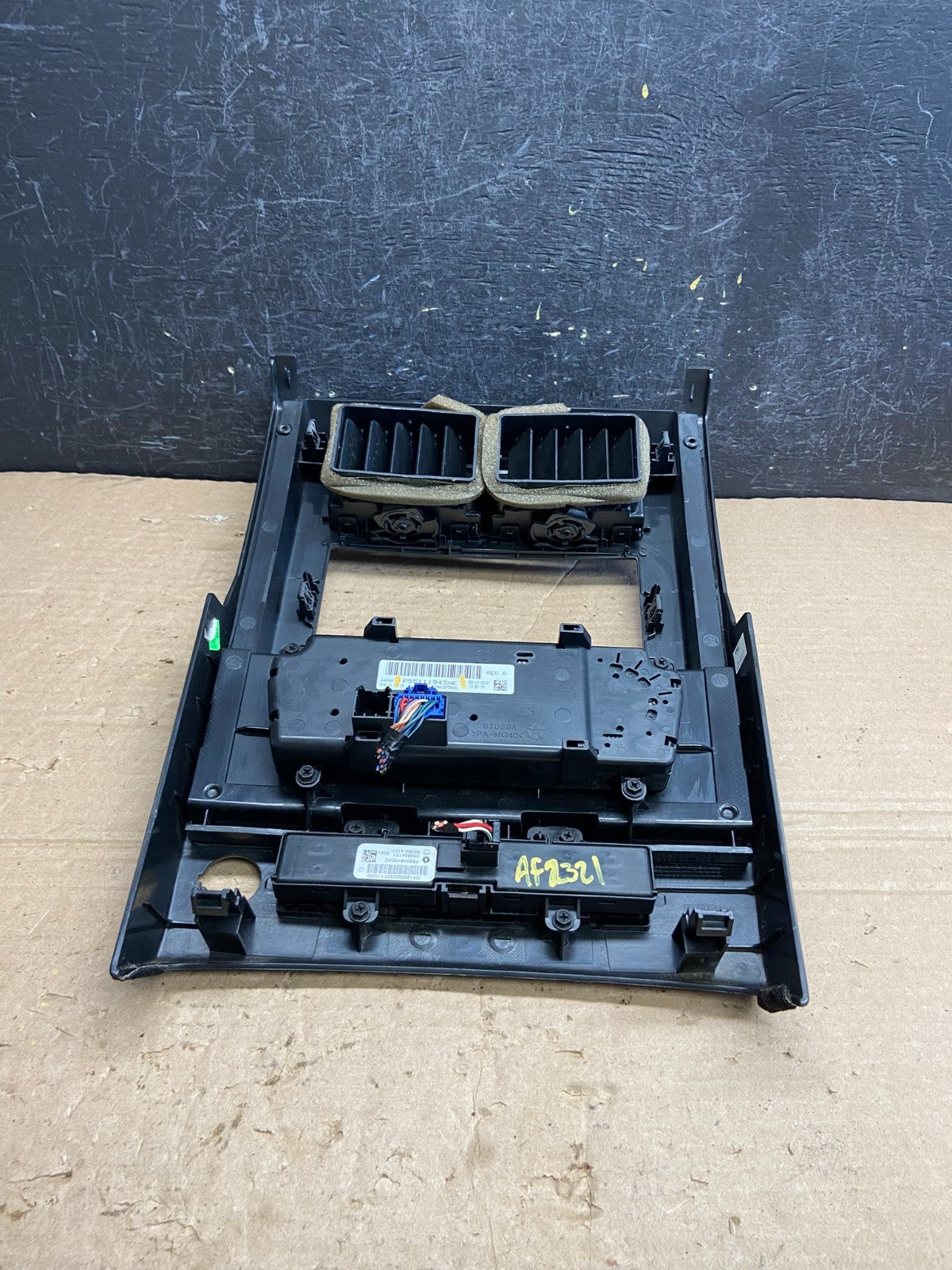 2008 to 2012 Jeep Liberty Dash Climate Temperature Control Radio Bezel AF2321 DG4