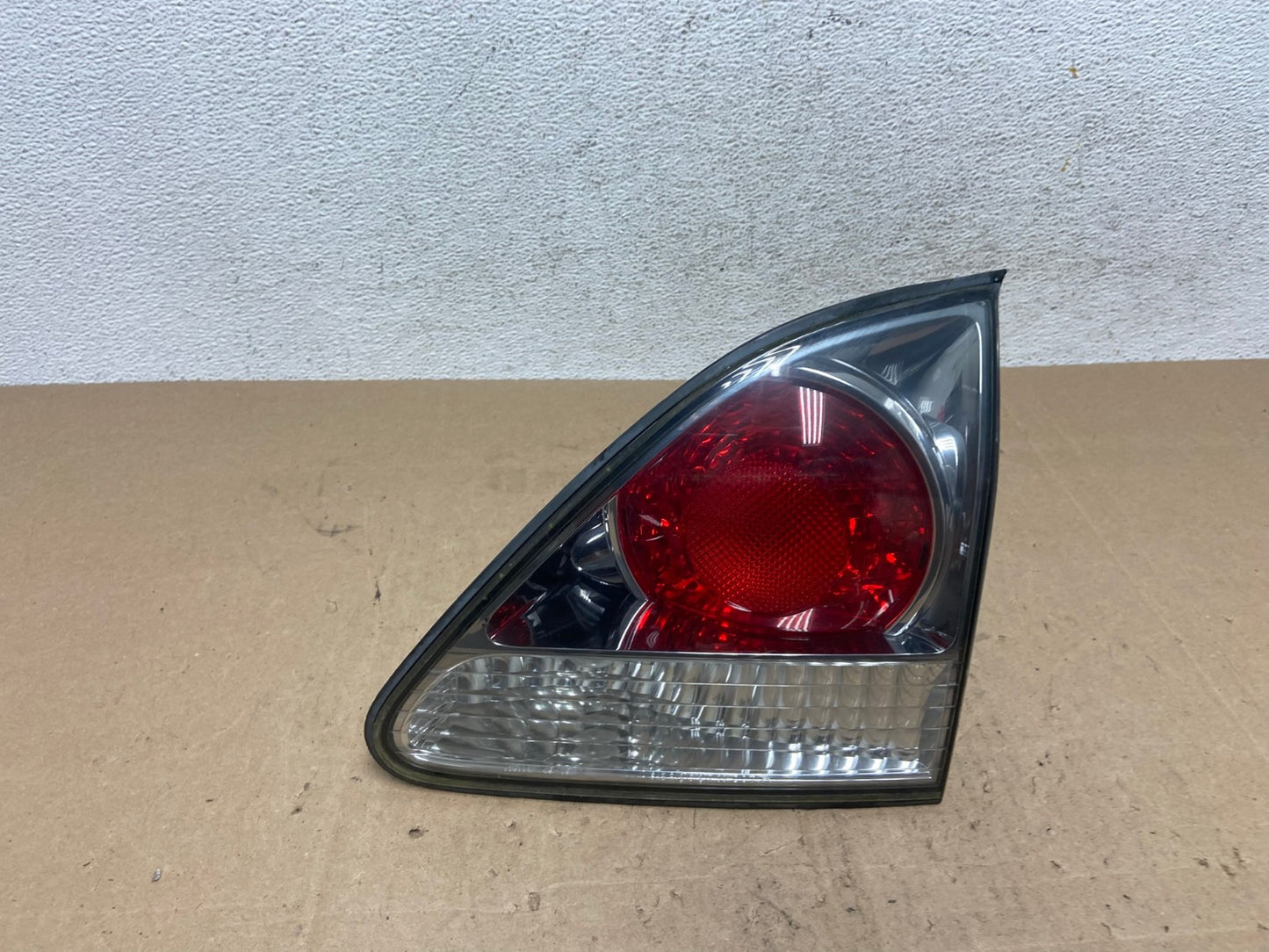 2000-2003 Lexus RX300 Right Passenger Side Rear Inner Tail Light AE6077 LK0