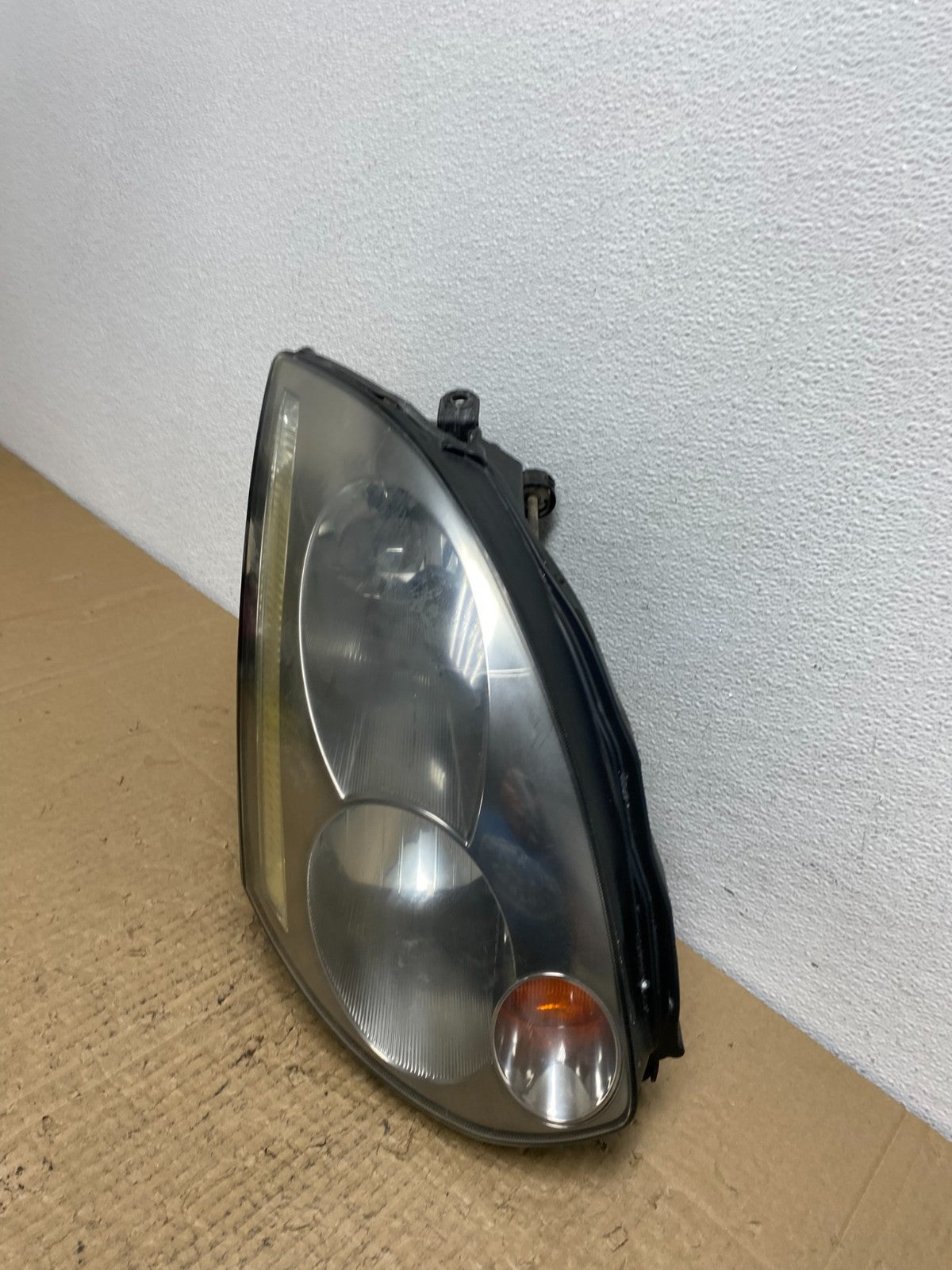 2003 - 2005 Infiniti G35 Coupe Headlight Right Passenger OEM Xenon HID AC4032 DW1