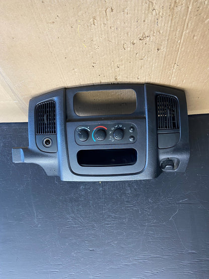2002 to 2005 Dodge Ram Radio Climate Control Dash Air Vent Bezel Trim ad2317 DG0