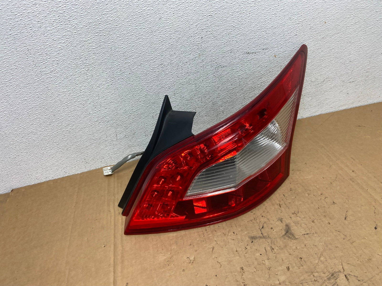 2009 2010 2011 Nissan Maxima Right Passenger RH Side Tail light AD3172 LK2
