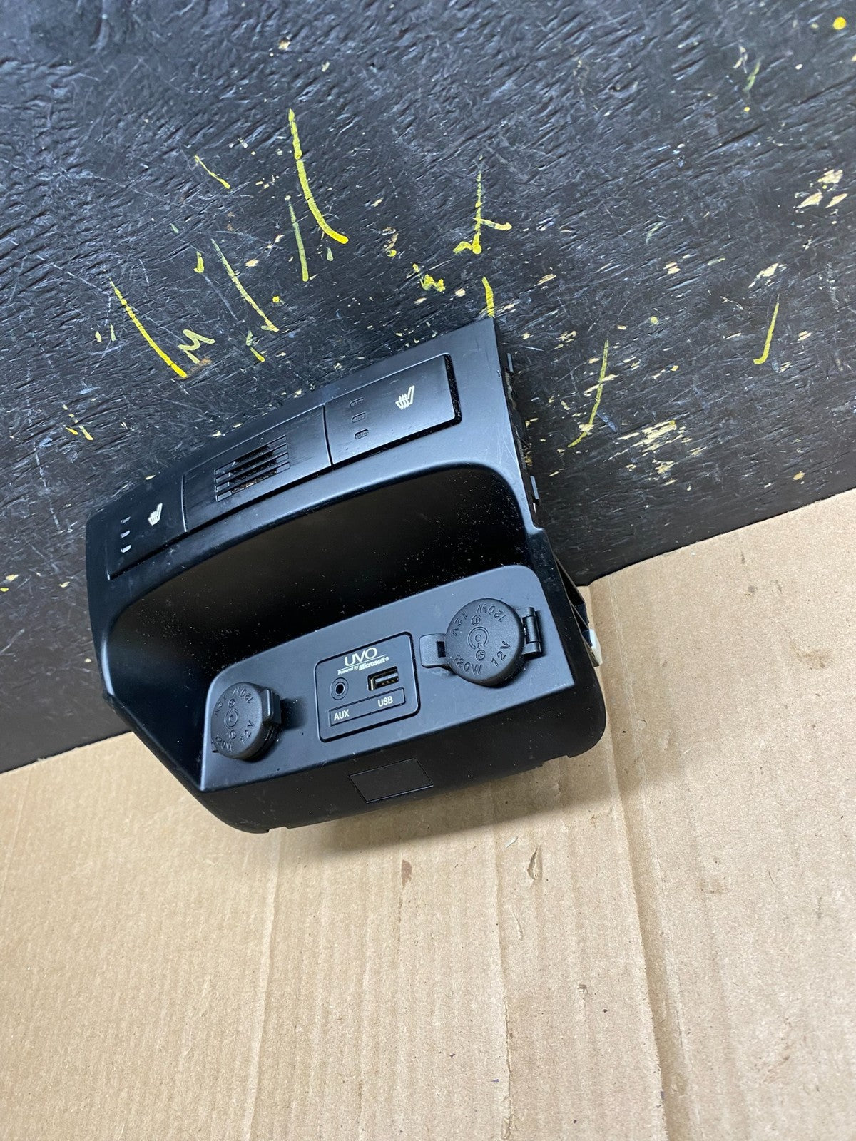 2011-2013 Kia Sorento Center Seat Heater Switches Aux USB Power Outlet AA4601 DG1