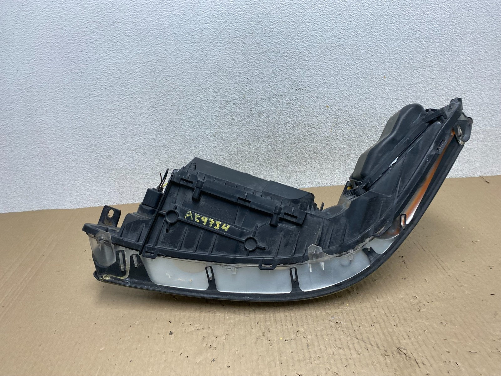 2005 to 2011 Lincoln Town Car Right Passenger Rh Side Headlight AE9754 DW7
