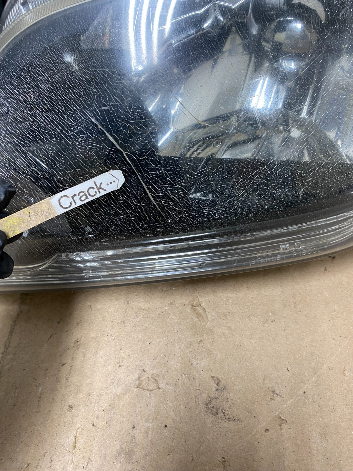 2003-2004 Mitsubishi Outlander Left Driver LH Headlight AG47034