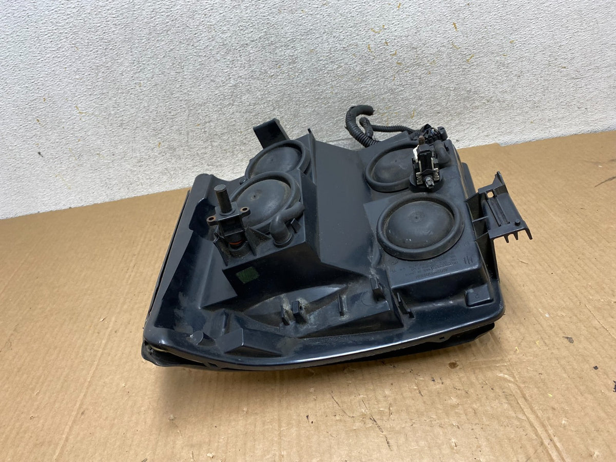 2002-2006 Cadillac Escalade Right Passenger Side Xenon Headlight AI6557 DW5
