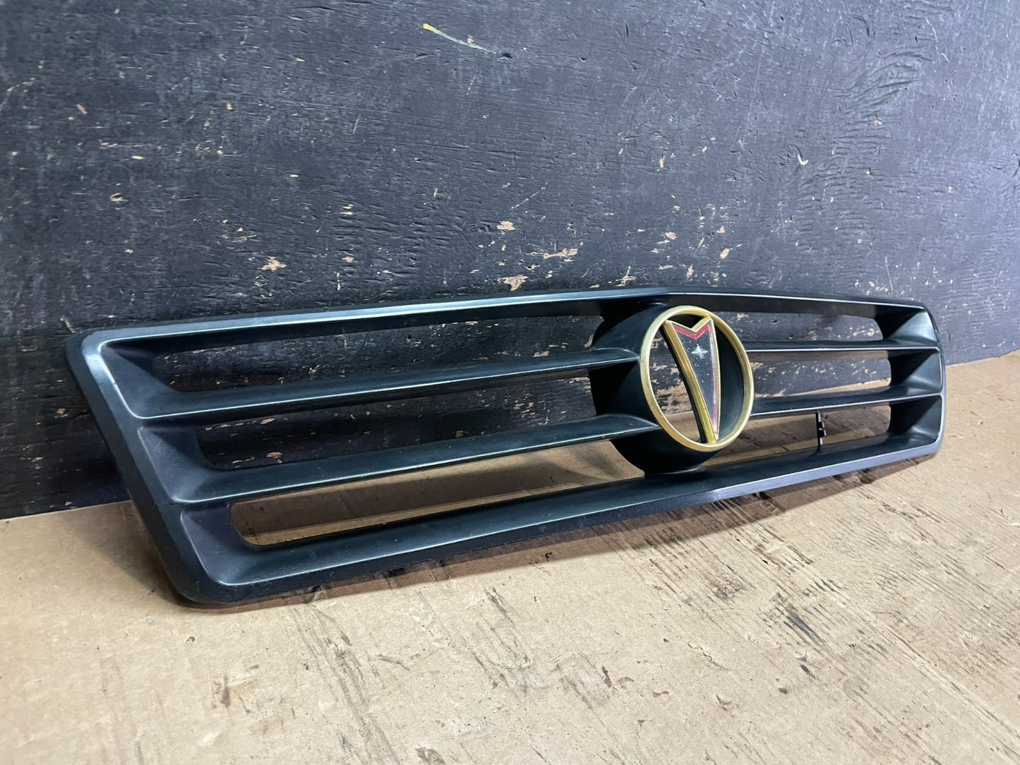 1990 to 1991 Pontiac Bonneville Front Grill Grille Z5849 PS1