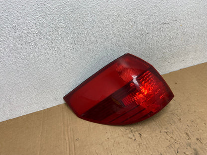 2004 to 2005 Toyota Sienna Left Driver LH Side Tail Light AD3311 LK2