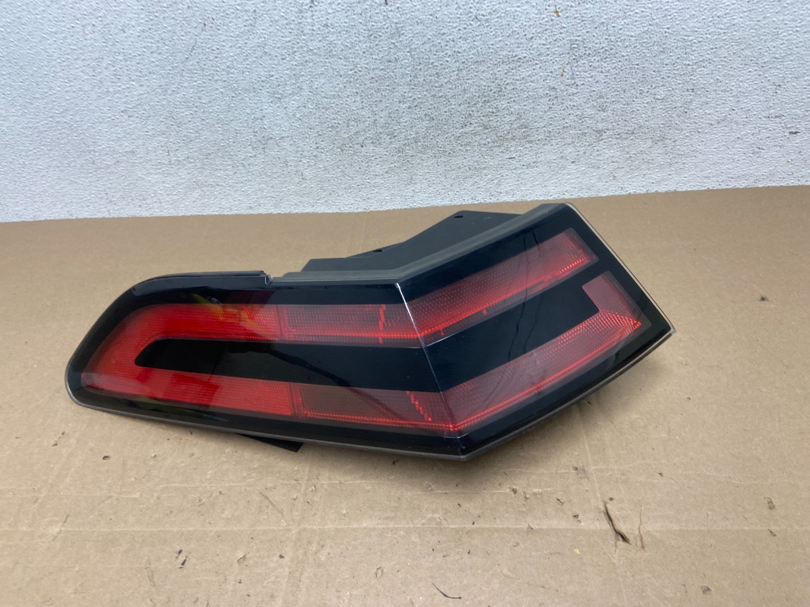 2011 to 2017 Chevrolet Volt Left Driver LH Side Tail Light AE5972 DW0