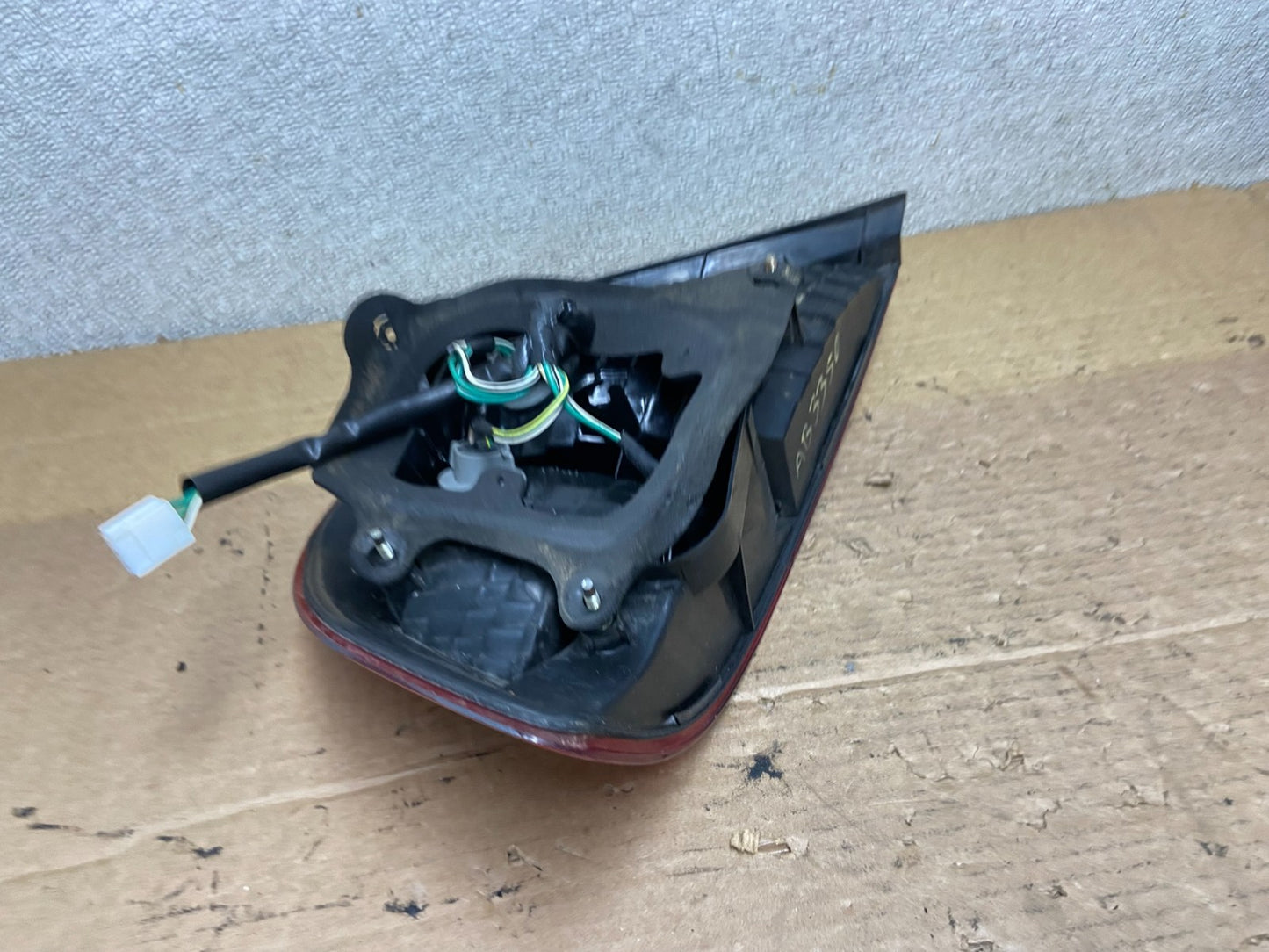 2000 2001 2002 Toyota Avalon Right Passenger Rh Side Tail Light OEM AB3350 LK4