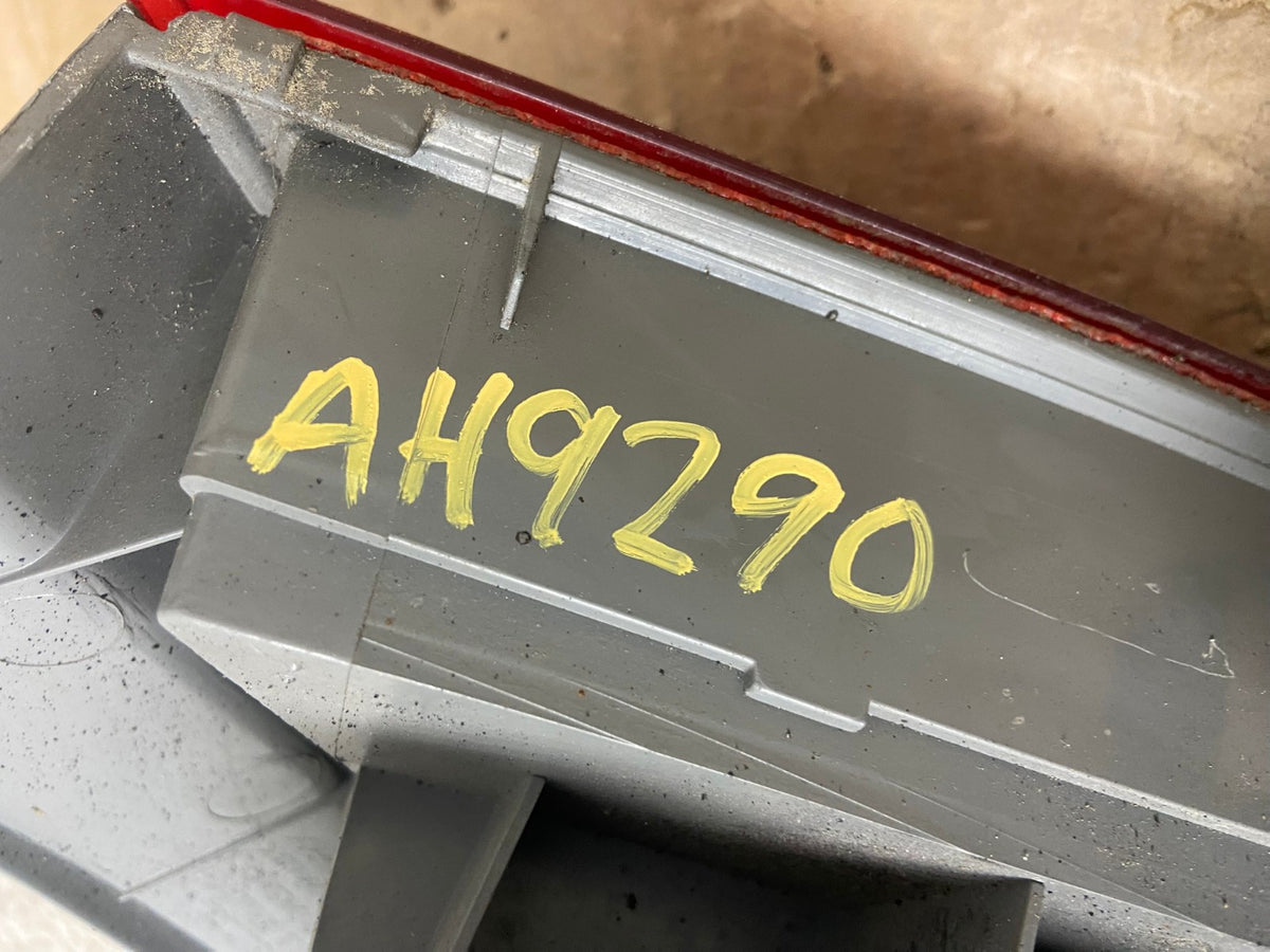 2006 - 2007 Honda Accord Right Passenger Side Tail light AH9290 LK6