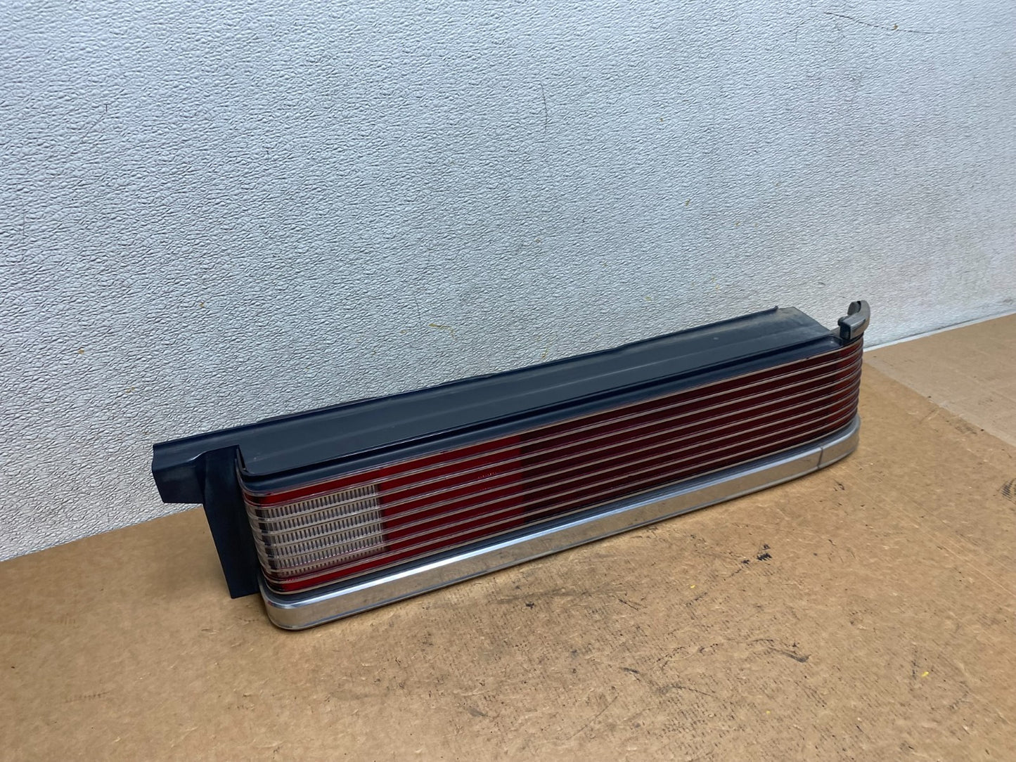 1986 to 1988 Chrysler LeBaron Right Passenger RH Tail Light Oem S7018 DG2