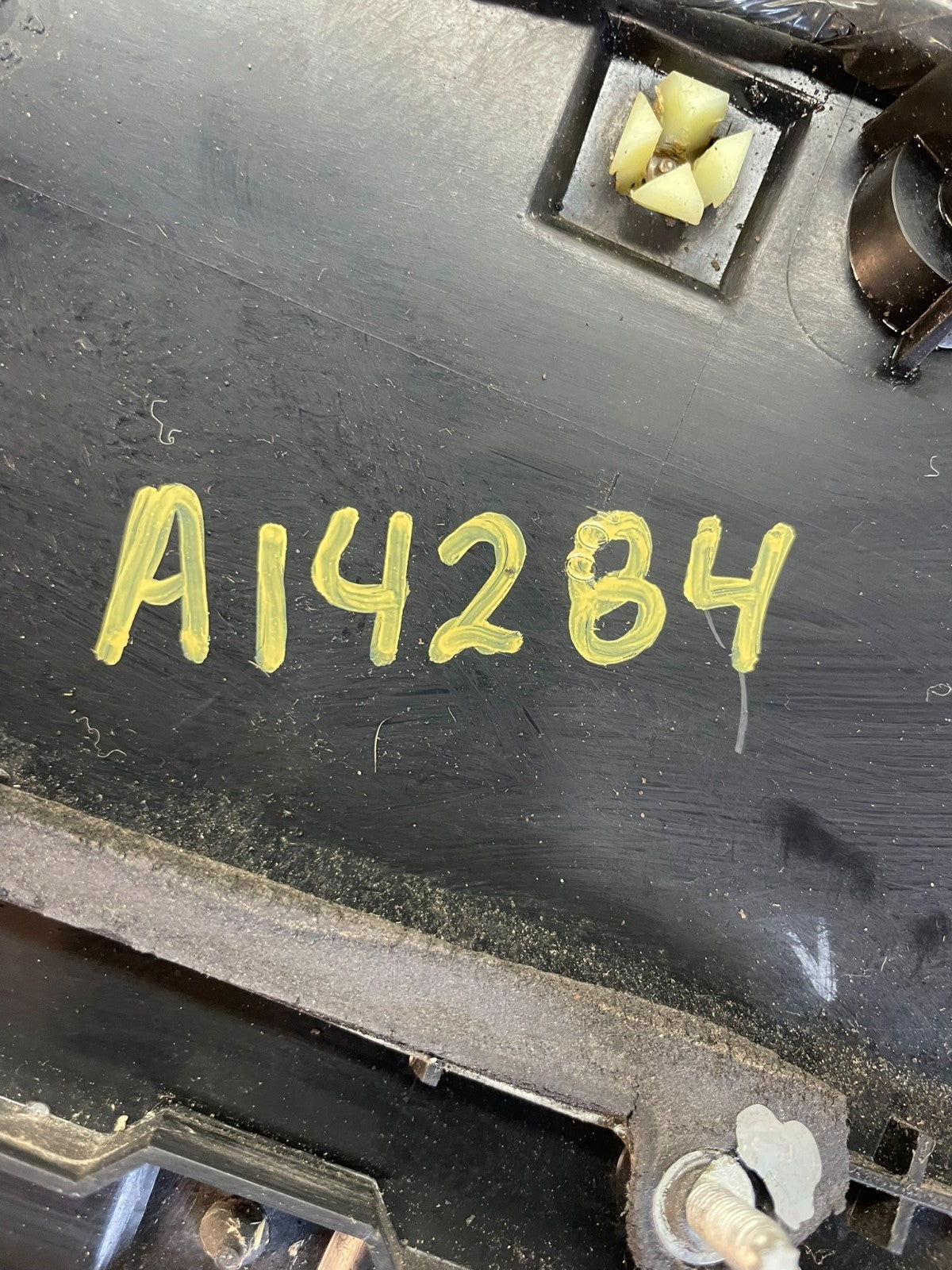 1998 to 2002 Mercury Grand Marquis Trunk Lid Center Tail Light AI4284 DG5