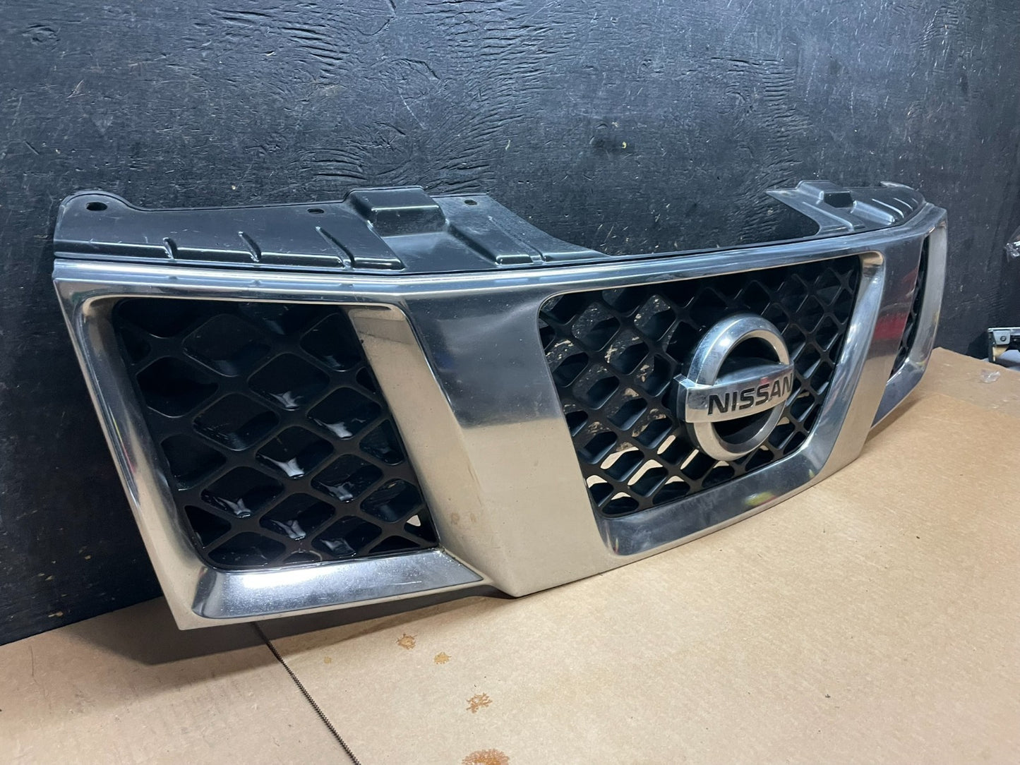2005 2006 2007 Nissan Pathfinder Chrome Front Upper Grill Grille OEM AA8969 DG2