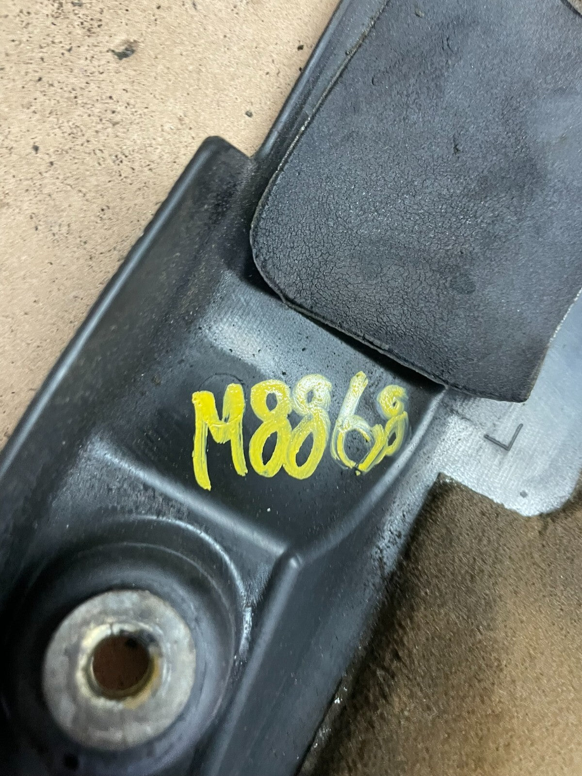 2007 to 2013 Nissan Altima 2.5 L Engine Cover M8868 DG9