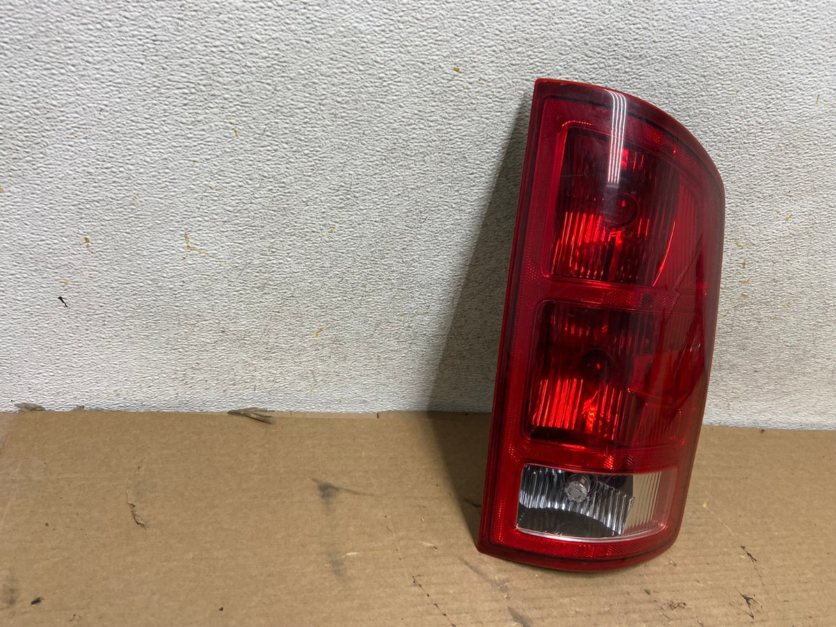 2002 to 2006 Dodge Ram 1500 Right passenger Rh side Tail Light AH4245 LK1