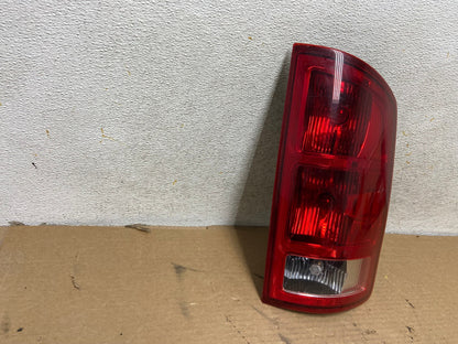 2002 to 2006 Dodge Ram 1500 Right passenger Rh side Tail Light AH4245 LK1