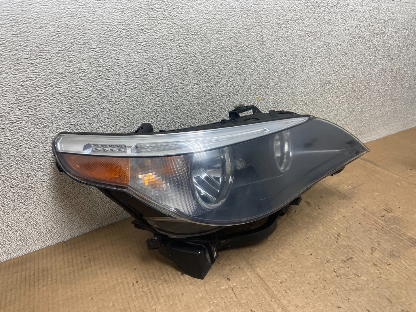Halogen 2004 -2007 BMW 535i 5 Series Right Passenger Side Headlight AA6650 DW2