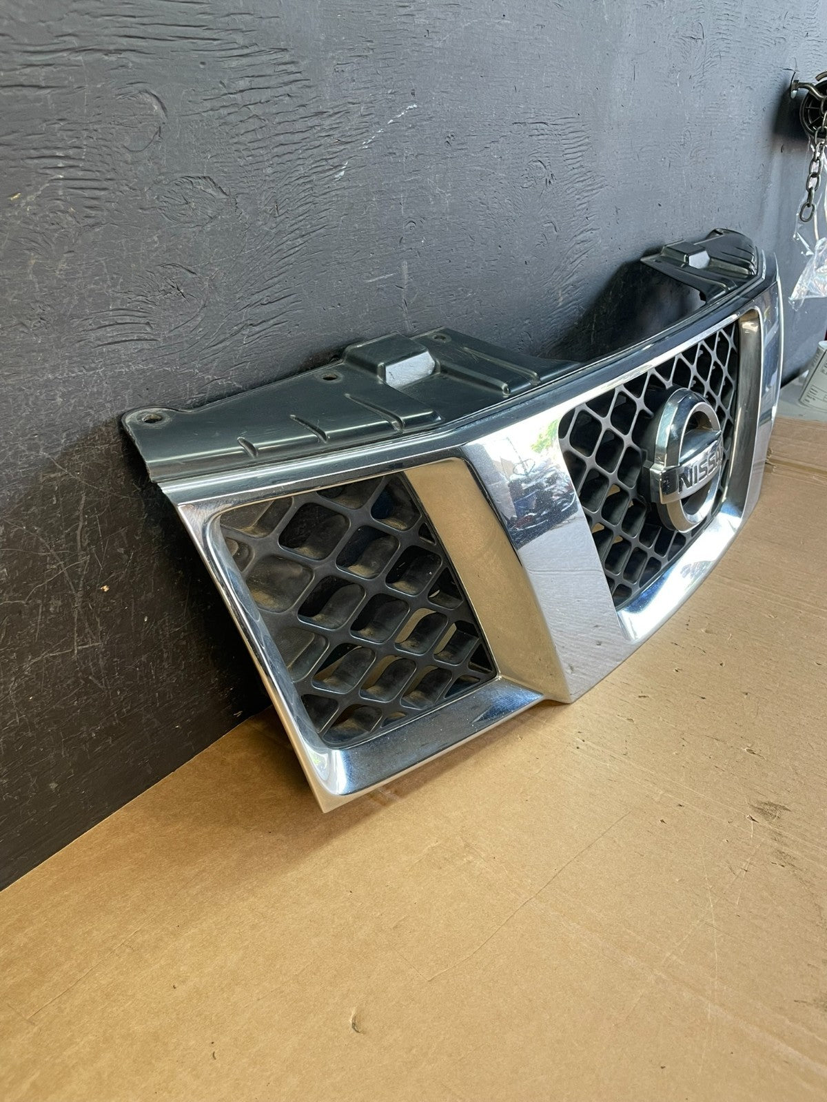 2005 2006 2007 Nissan Pathfinder Chrome Front Upper Grill Grille AE8385 DW2