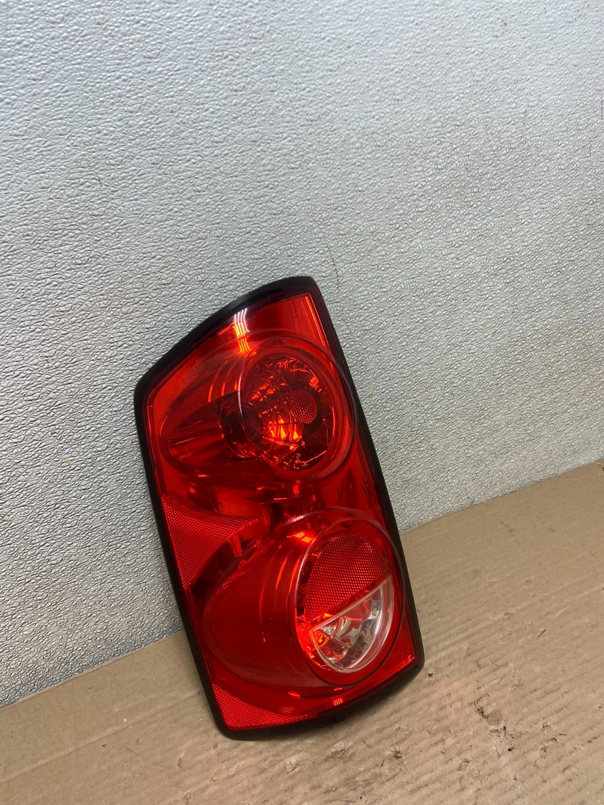 2007 - 2009 Dodge Ram 1500 2500 Left Driver Lh Side Tail Light AA9371 LK2