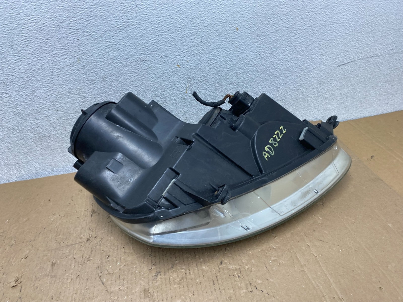2005 to 2010 Volkswagen Jetta Left Driver LH Side Headlight Halogen AD8222 DW7