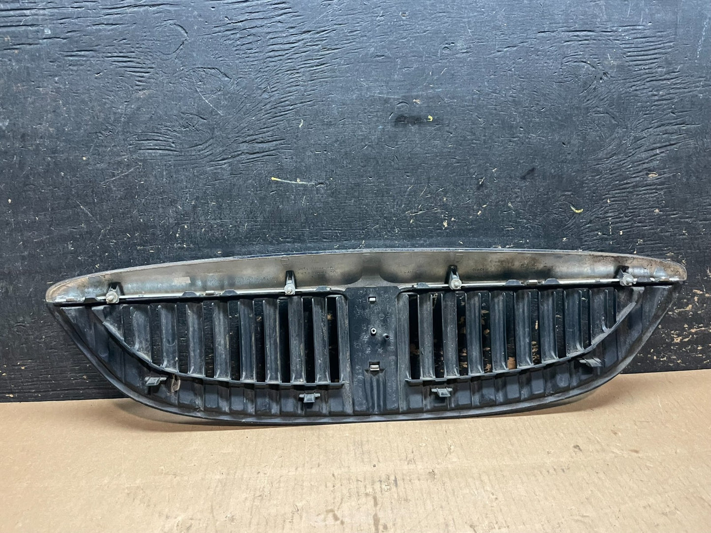 2000 to 2002 Lincoln LS Front Hood Bumper Grill Grille W/Emblem OEM aa2309 DG5