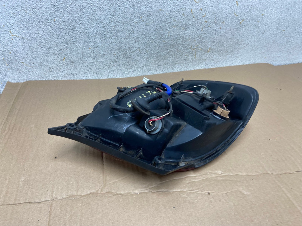 2001 - 2005 Lexus Gs300 Gs400 Gs430 Right Passenger Side Tail Light AI11534