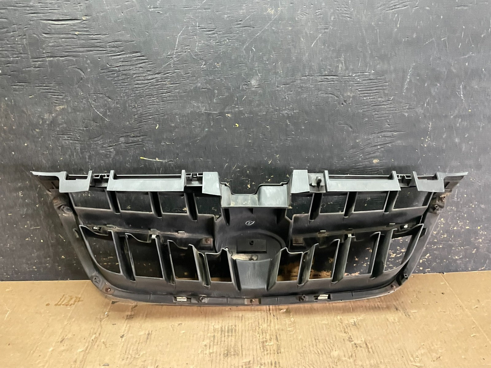 2008 to 2009 Subaru Legacy Front Upper Grille Grill OEM Z5919 DG5