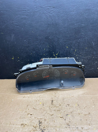 2001 - 2002 Ford Econoline E250 E350 Van Speedometer Instrument Cluster x1395 DG0