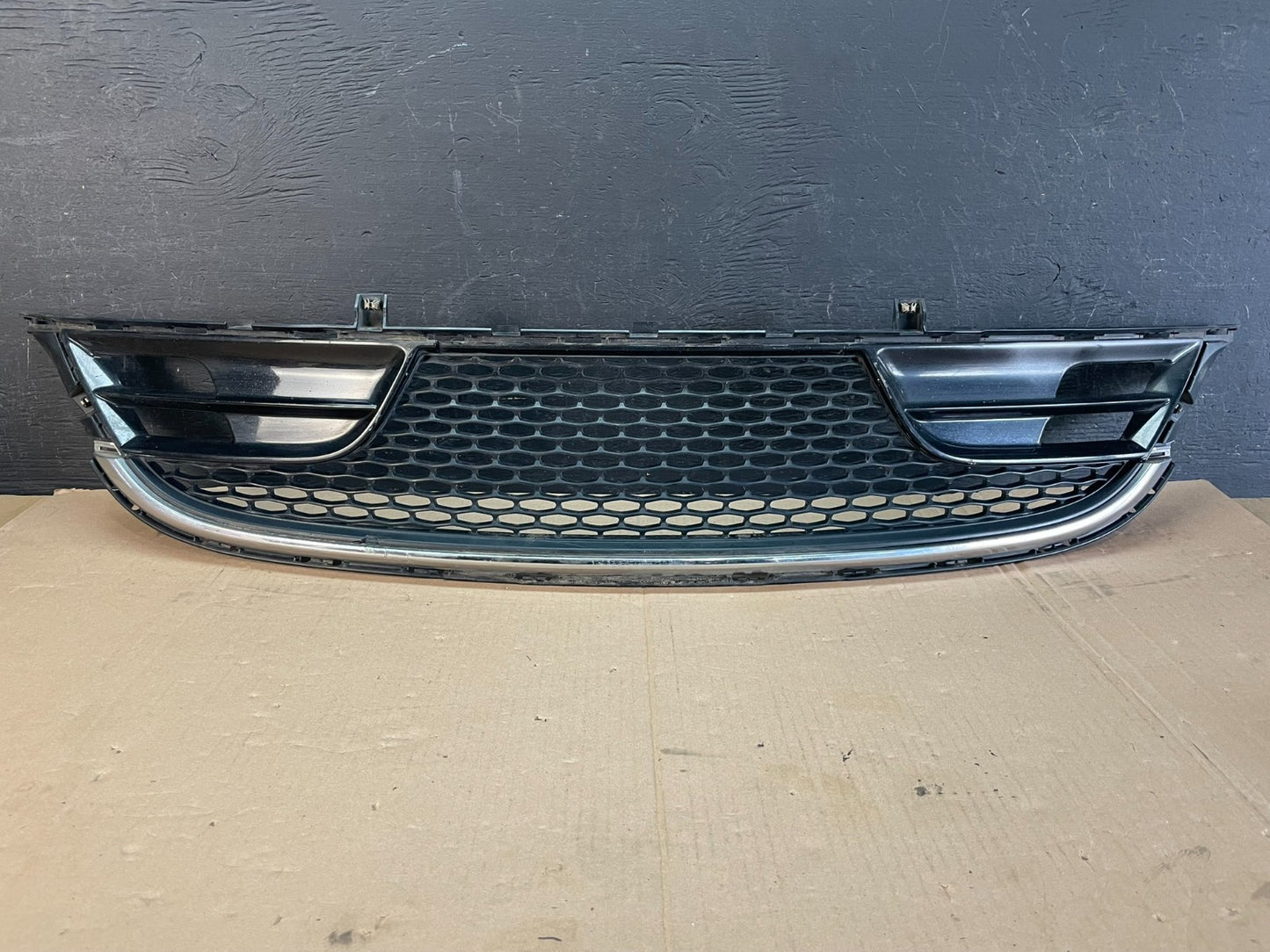 2015 2016 2017 Chrysler 200 Front Lower Grill Grille AD8414 DG0