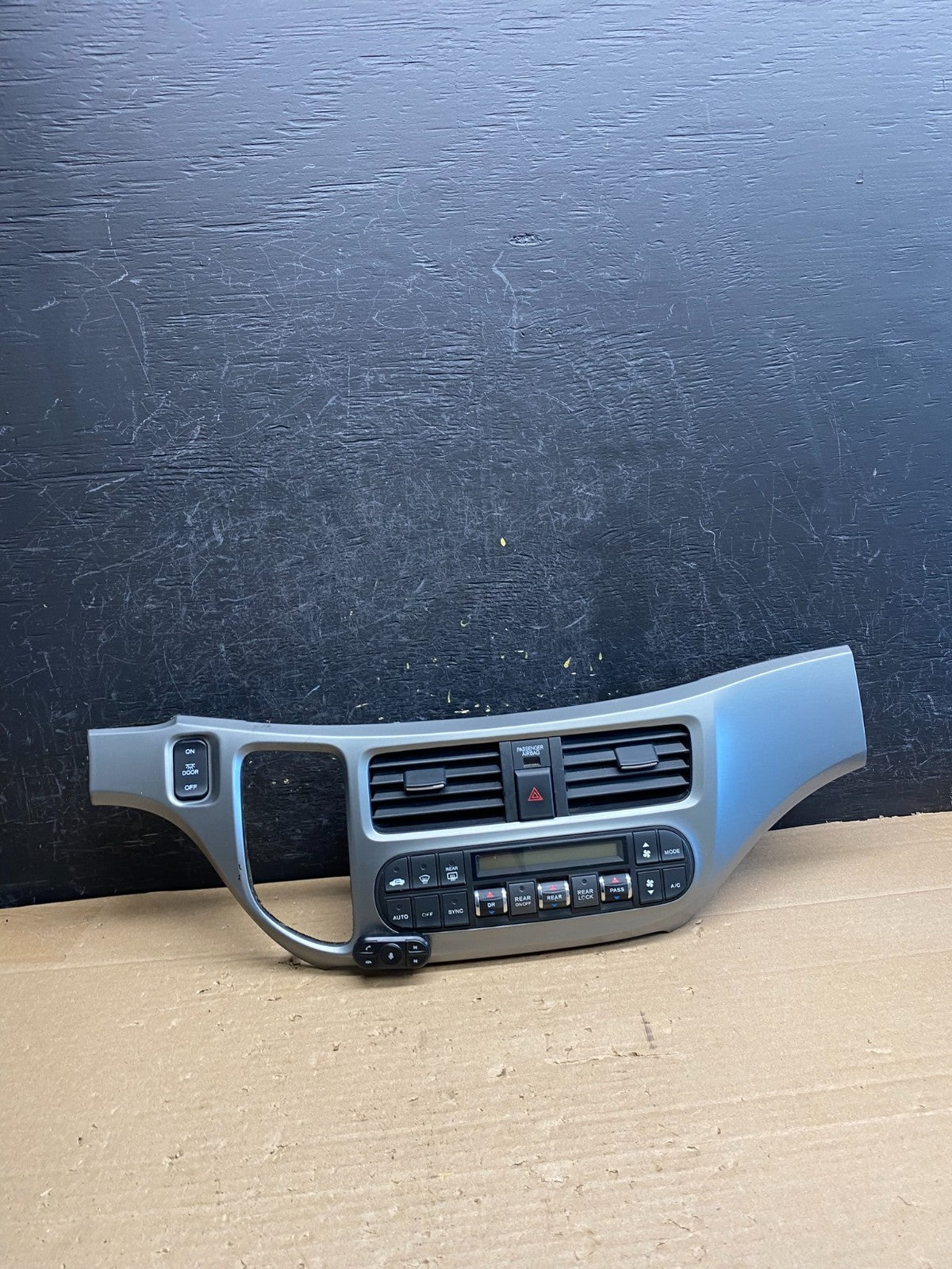 2005 to 2010 Honda Odyssey Radio Climate Control Dash Trim Bezel AG6447 DG0