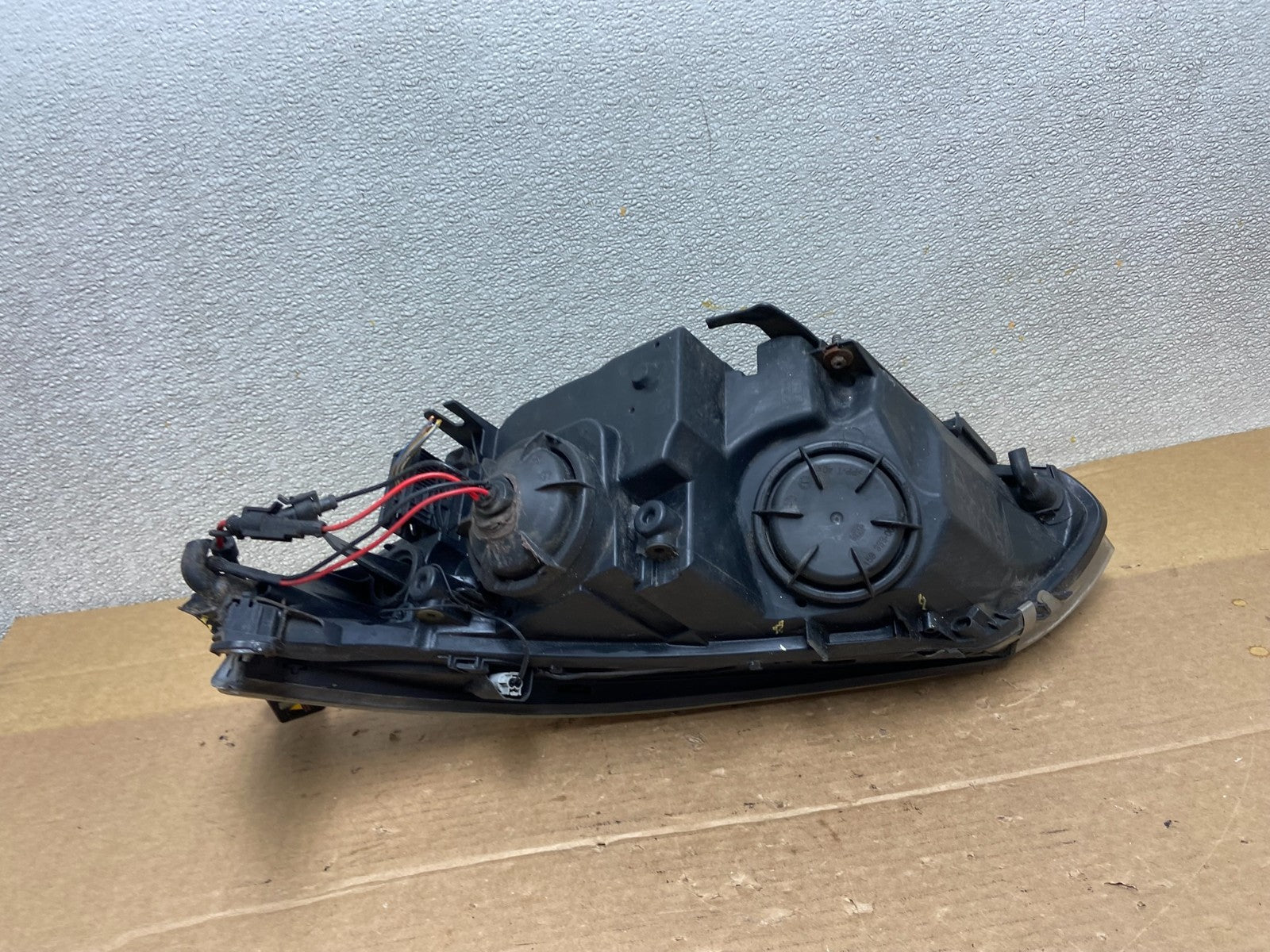 Halogen 2004 -2007 BMW 535i 5 Series Right Passenger Side Headlight AB5218 DW8