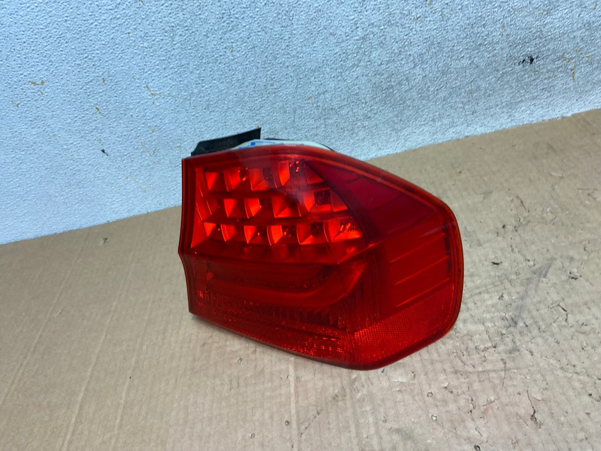 2009 2010 BMW 328i 3 Series Right Passenger RH Side Tail Light AI5569 LK1