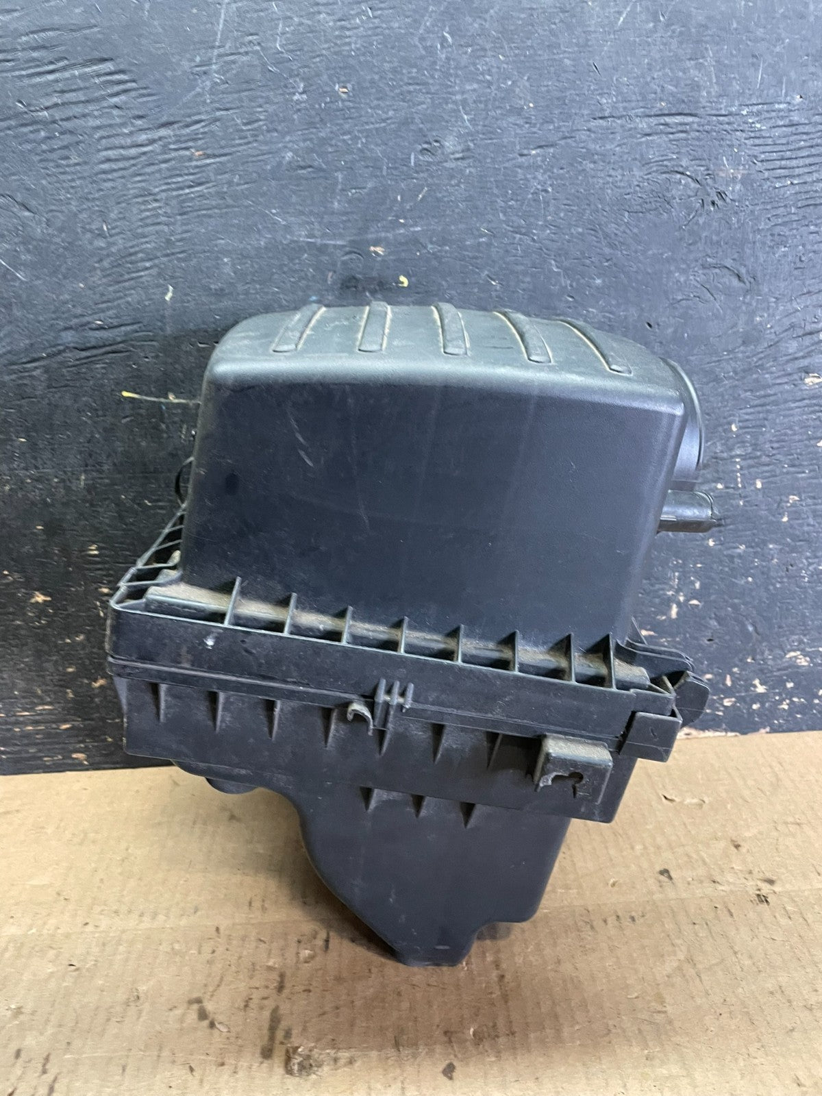 2011 - 2021 Dodge Durango 3.6L Air Filter Cleaner Box OEM aa2412 DG1