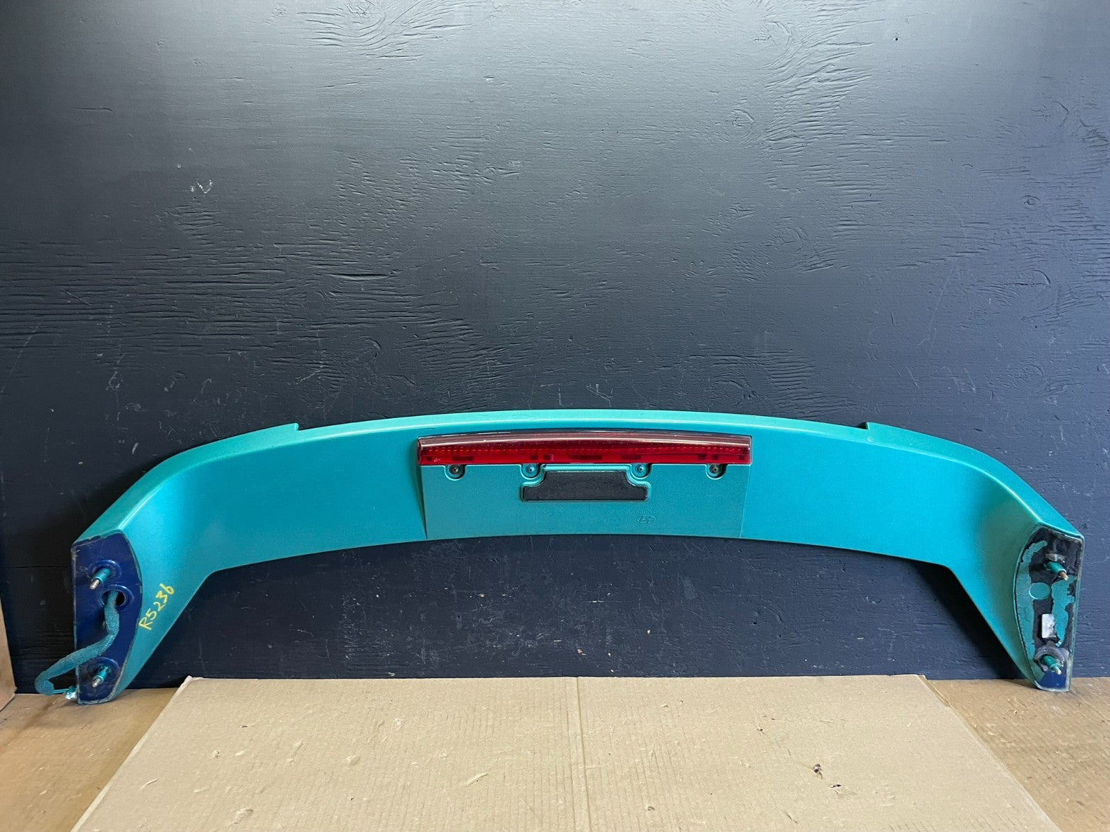 2003 to 2008 Hyundai Tiburon Rear Spoiler Wing W/ 3RD Break Light AB78627